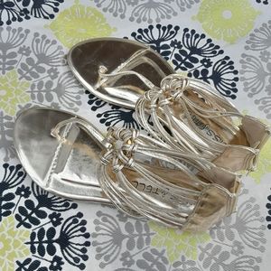 Kiss and tell🍀women size 6 1/2 gold sandals
